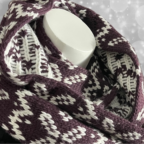 Arctic Print Infinity Scarf - Purple/White - Picture 8 of 15
